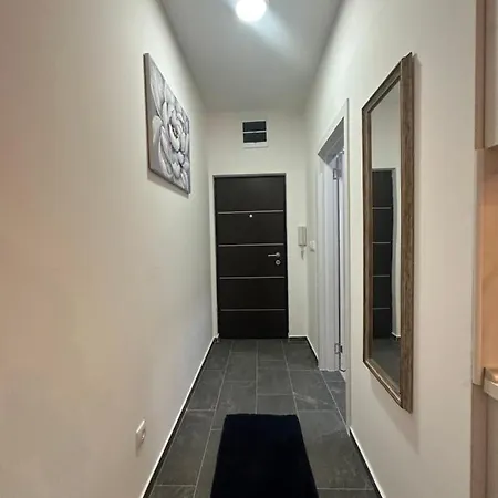 Aleks Apartment *